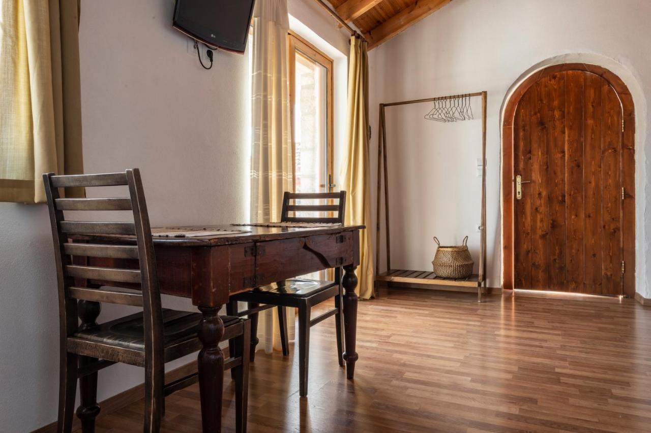 Amphora Guesthouse Himare Exterior foto