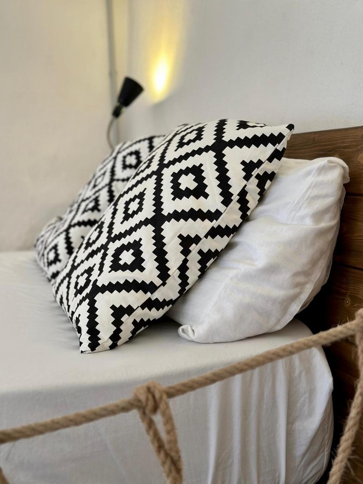 Amphora Guesthouse Himare Quarto foto
